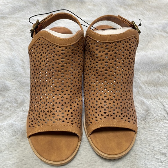 New in box Heeled Sling Back Cut Out Boots - Picture 6 of 8